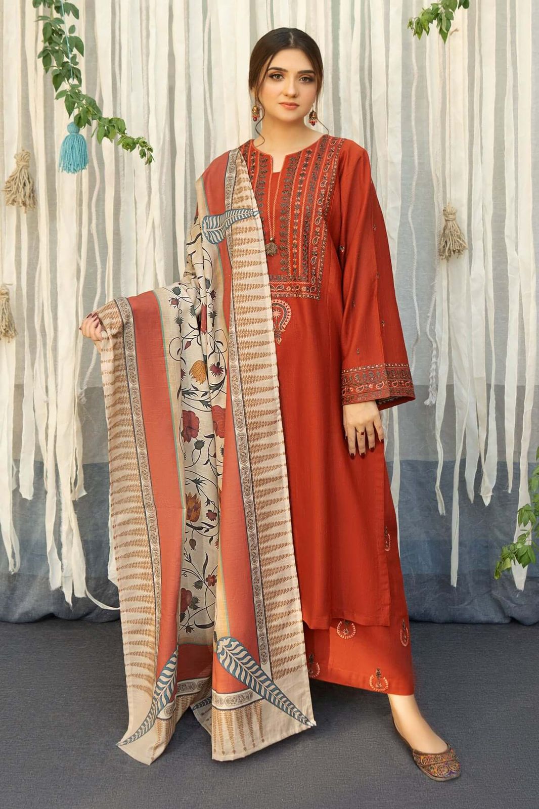 Embroidery Lawn 3 Pcs D-50