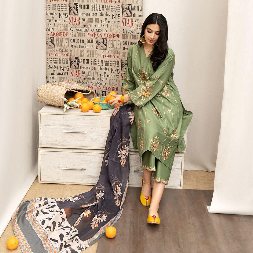 Embroidery Lawn 3 Pcs D-67