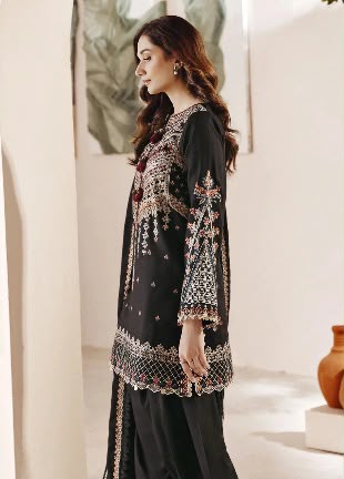 Embroidered Dhanak D-17