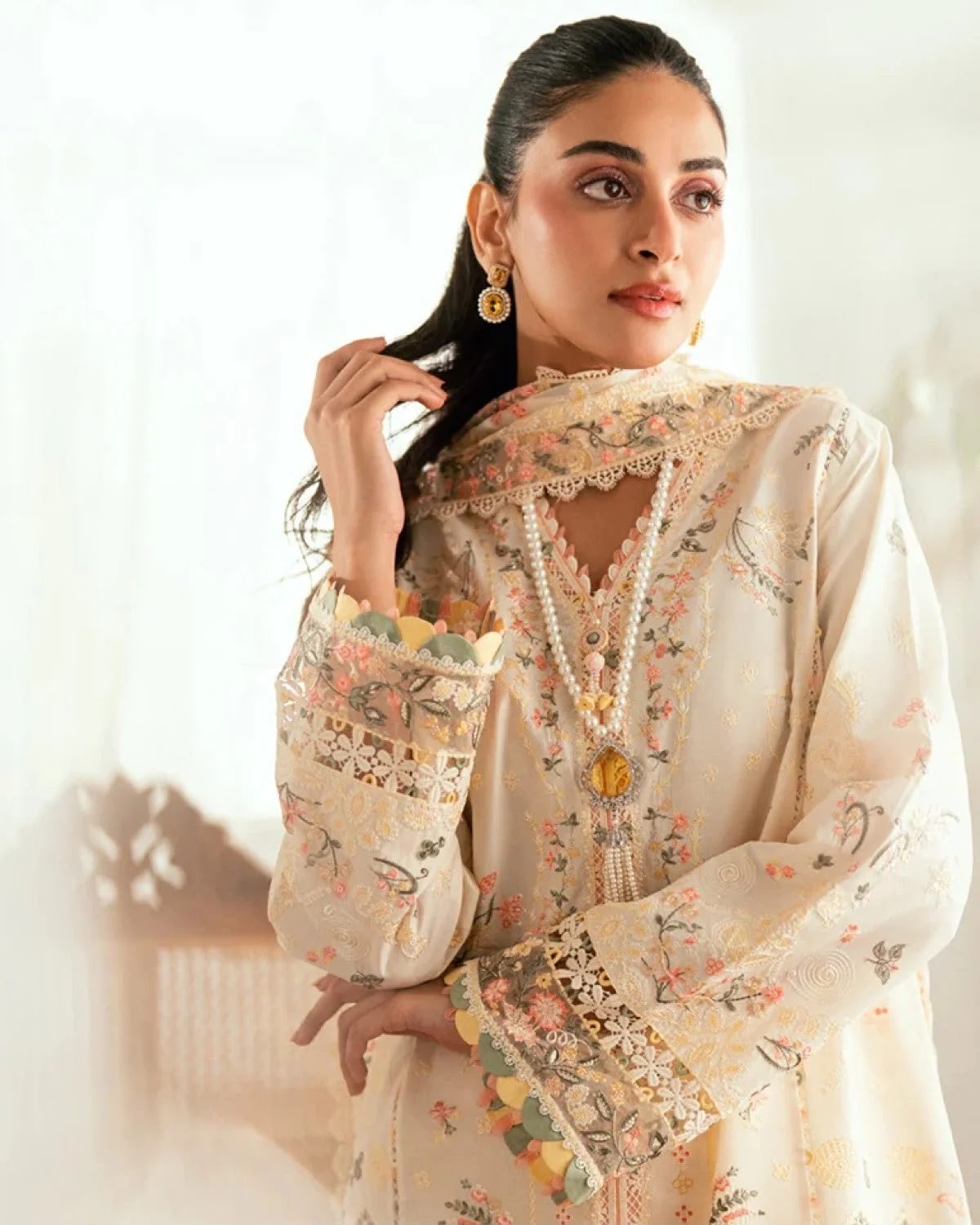 Embroidered Dhanak D-19